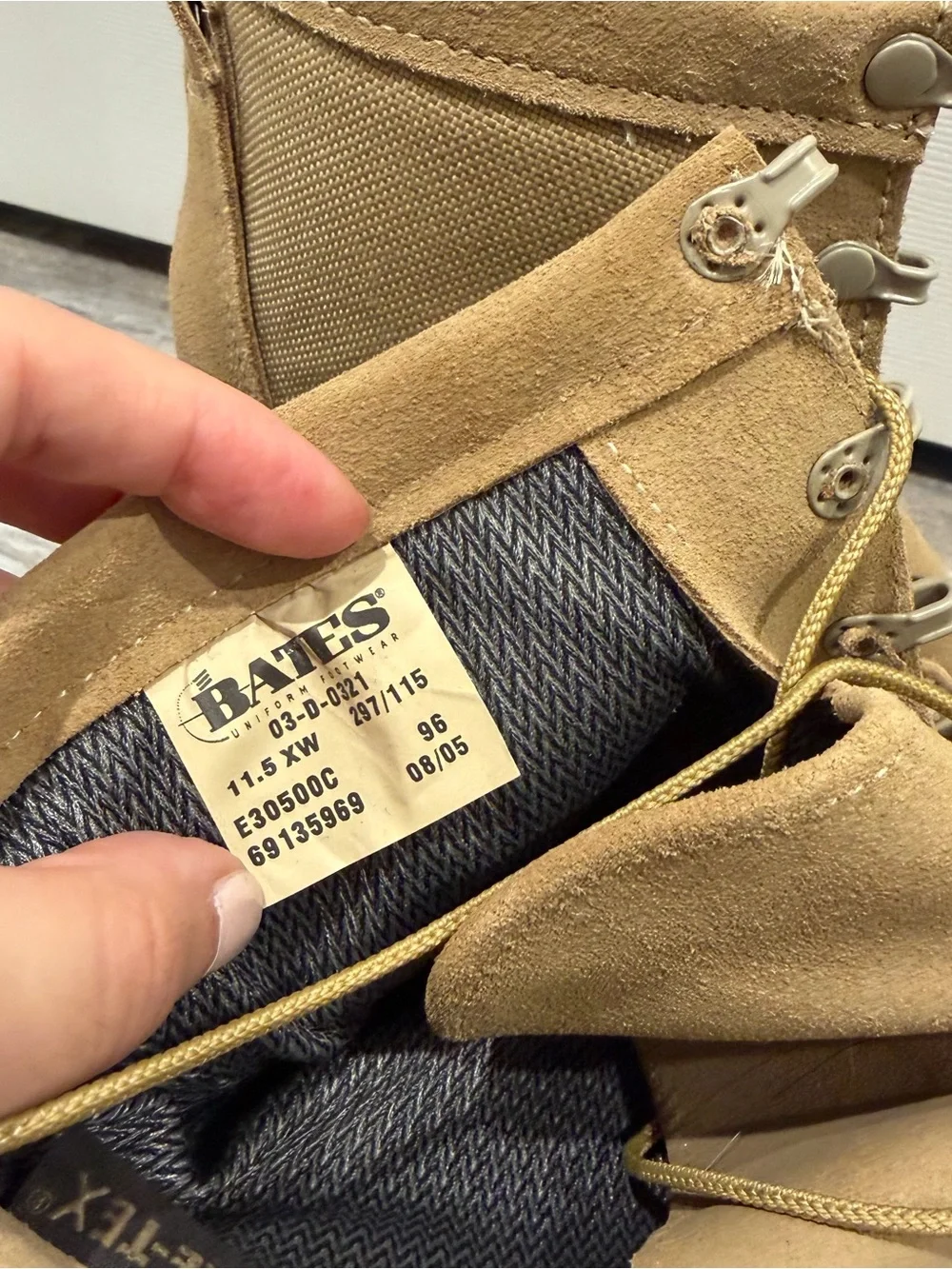 Bates Gore-Tex NWOB Military Combat Desert Tan Boots, men’s 11.5 XW